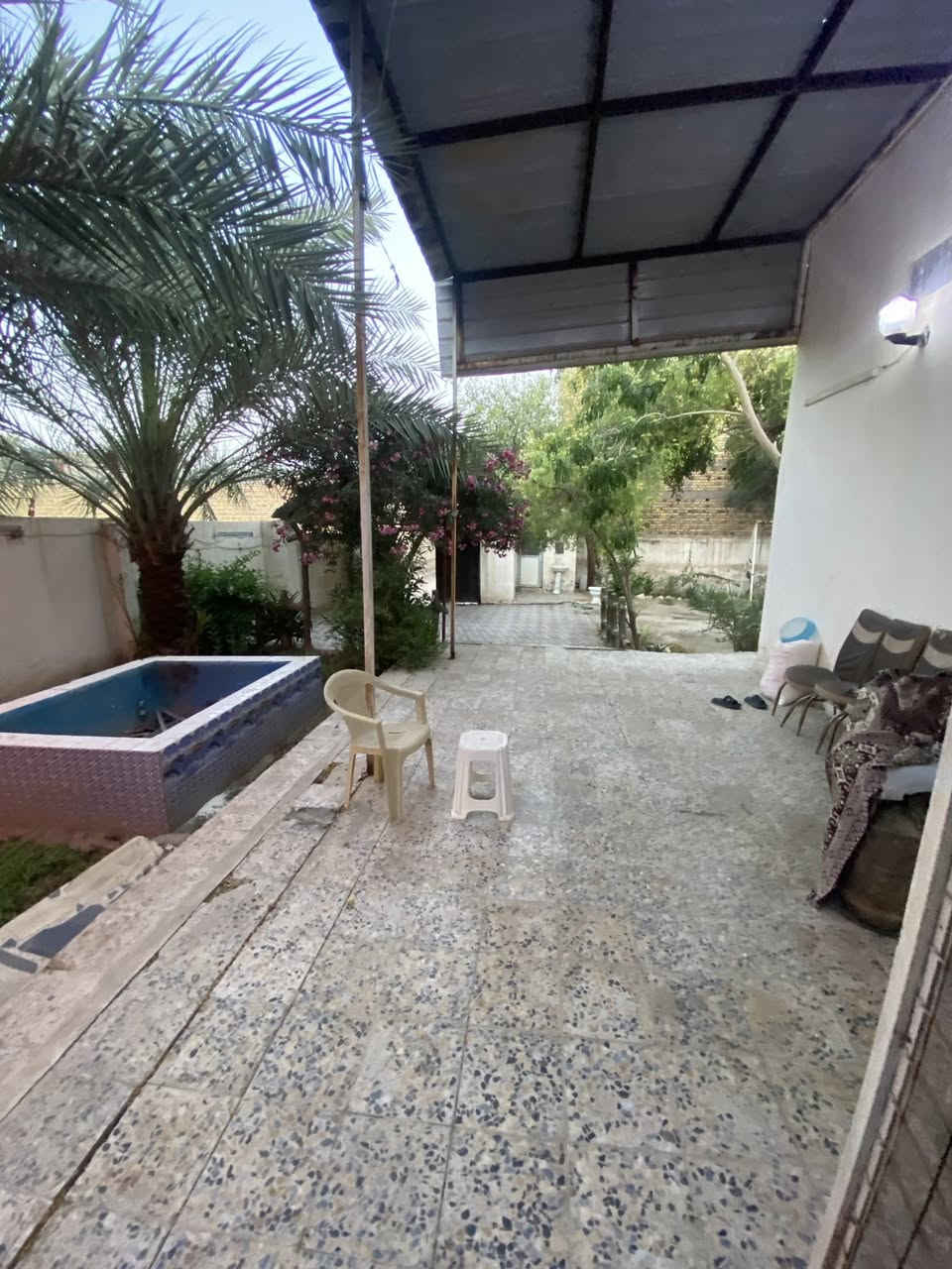بيت زراعي سند 25 العكيكه قريب علشارع التبليط السايدين  المساحه 600متر  عرض الشارع 8 متر موقع حلو وقريب بناء مرتب طابوق كونكريت يتكون البناء غرف عدد  4  وصاله ودوانيه وكلدور ومطبخ وصحيات داخليه وخارجيه ***********
