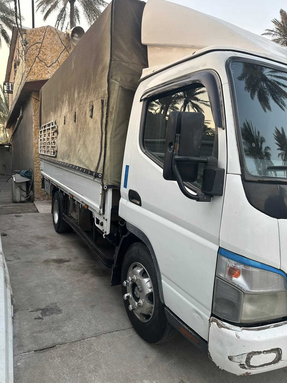 سلام عليكم كنتر موديل 2012 سياره كامله تخم تاير كير اكسل مكينه خير من الله ويل كروم تانكي 200 سياره جهّزه كبل للشارع رقم هاتف ***********
