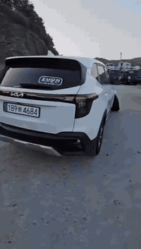 كيا سيلتوس فول  موديل 2025 وارد كوريا للبيع 🛑🛑
فول الفول عدا البانوراما 
ماشية 6000km فقط 
السيارة مرقم بغداد 
محرك 1600 تيربو جارجر 
شاشة كبيرة متصلة كيجات ديجتال 
تشغيل بصمة وبصمة أبواب 
تشغيل عن بعد 
كير ماوس 
تحديد مسار وقيادة ذاتية 
تنبيه النقطة العمياء 
وتنبيه خروج من المسار 
مثبت سرعة 
ومري جانبية شفط 
تدفئة وتبريد كشنات 
كشنات جلد كرسي السائق كهرباء 
كاميرة خلفية دوارة 
مودات قيادة 
الحادث موضح بالفديو 
تبديل جاملغ ايمن وبنيد صبغ 
السيارة جديدة جدا 
مكان السيارة بغداد بسمايا 🏚
السعر 165 ورقة 💲
للمعلومات اكثر 📞
00905616145162 واتساب 
***********. اتصال 
السيارة مرقمة بغداد تحويل مباشر ماتحتاج هزة
