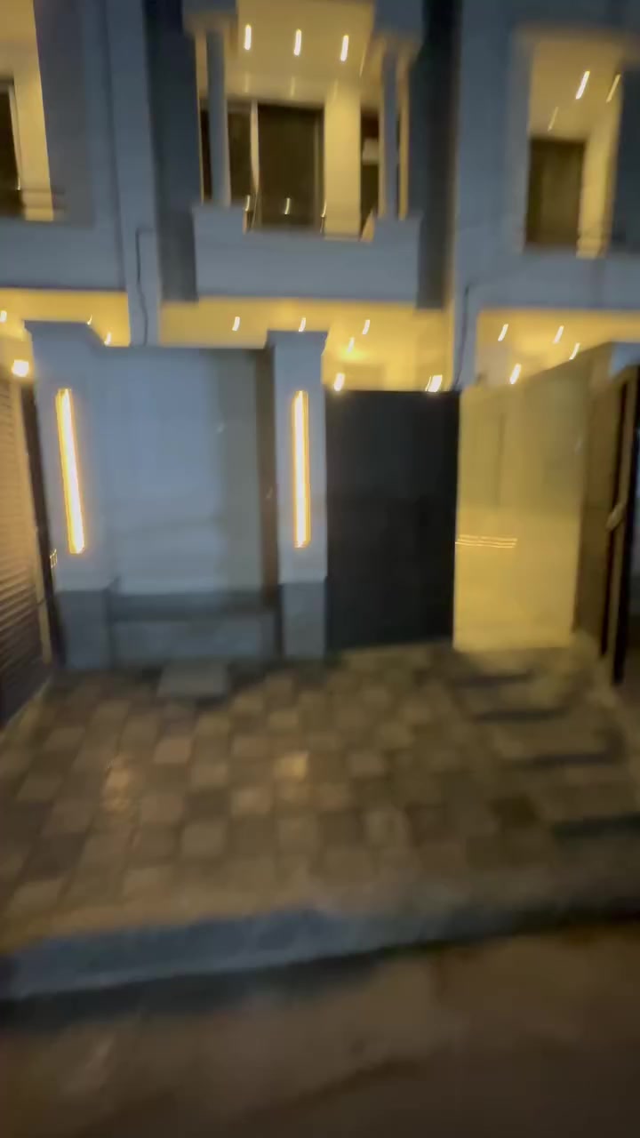 السلام عليكم
مشتمل للبيع بناء حديث مساحتة 90 متر الواجهه 4 والنزال 23 يحتوي على كراج وحمام خارجي مدخلين استقبال ساحة درج ومطبخ وخدمات ومناور ثنين وغرفه نوم والطابق الثاني يحتوي على غرفتين نوم مع خدمات وسطحين عنوانه الشعب شارع الصحة قرب مرطبات تفاحة سعر المشتمل 195 مليون 

للاستفسار *********** مكتب المهندس للعقارات
