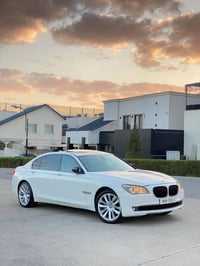 ٧٤٥Li ٢٠١٢ • كاميرا ٣٦٠ • فتحة سقف