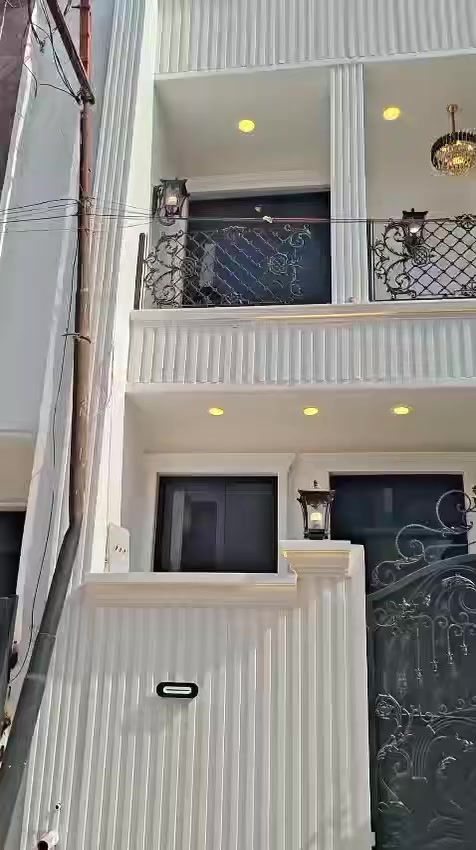 #لدينا_دار_للبيع مساحه 100 متر واجهه 6 وربع ونزال 16 طابو زراعي سند 25 قرار محكمه البيت يحتوي على 3 غرف نوم وصاله وستقبال ومطبخ  العنوان بغداد الدورة مدخل البوعيثه مجمع السلطان
هاتف ***********
