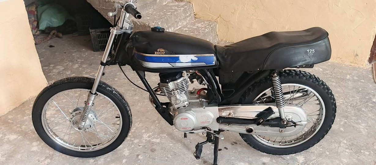 دراجه كلك لبيع شرط معدل وشلعه فول مكاان نجف. رقم صاحب الدراجه++***********
