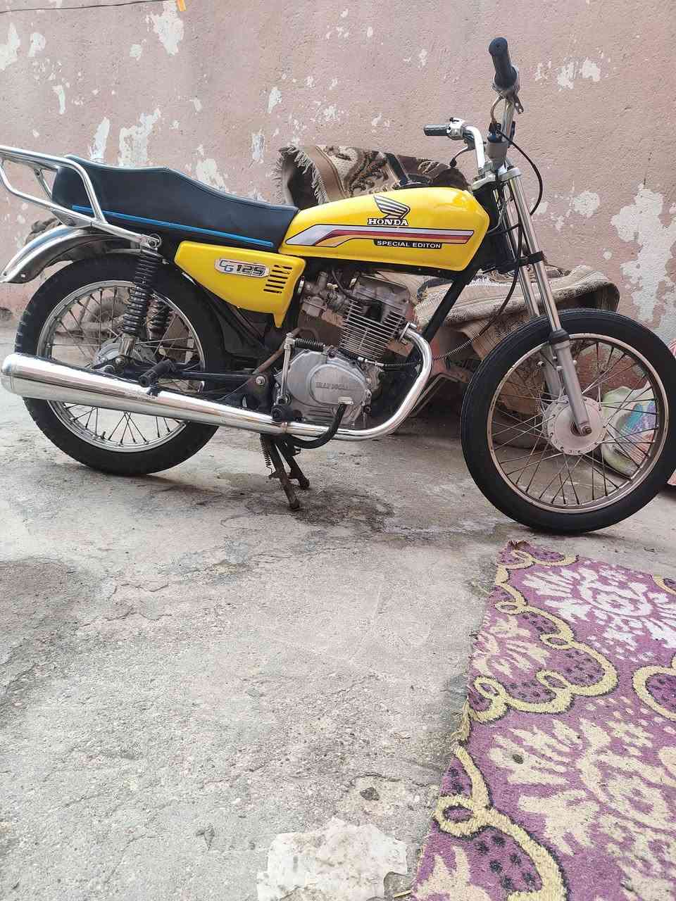 للبيع هاي الدراجه كلك سعرها 400مكاني قضاء الغراف ***********
