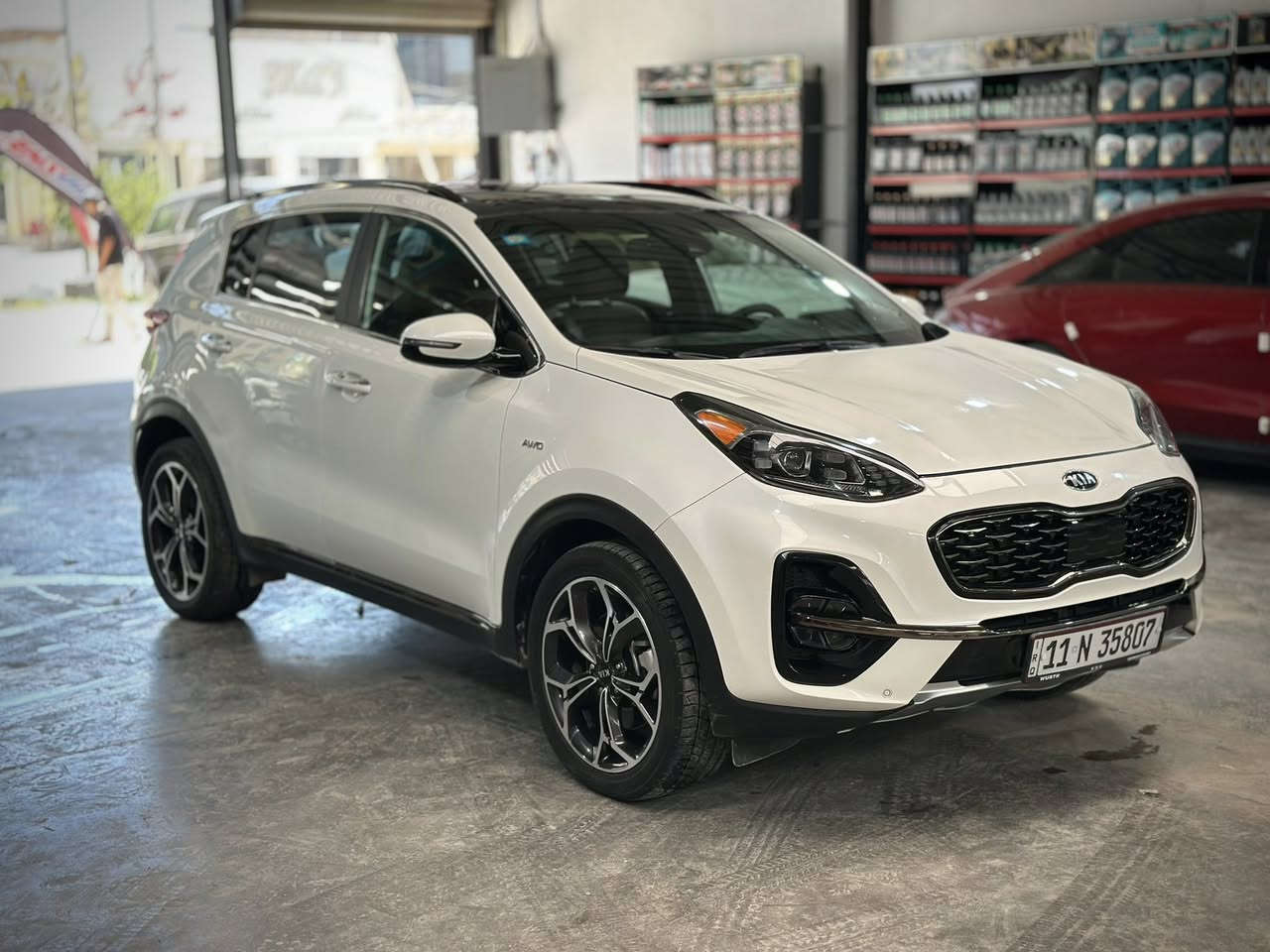السلام عليكم ..تحية طيبة
Kia sportage 2022 SX
2000 Turbo gdi
فول مواصفات
فتحة بانوراما
كشنات تدفئة+تبريد
مري شفط
ستيرن تدفئة
جنطة كهرباء
رادارات جانبية 
رادار امامي
كامرة خلفية
وبقية المواصفات..
السيارة ماشية 45700ml
حرة رقم بغداد 

حادث السيارة/تبديل جاملغ امامي
+صبغ نص بنيد +جاملغ خلفي السائق
السيارة نظيفة جداً مال جناي
بدون لغد بدون شاصي
صور الحادث موجودة ع الواتس بيك خير وتدلل
السعر 198 وبيها مجال للشراي
مكان السيارة: بابل-حلة
الشراي اتصل وتأمر
***********
