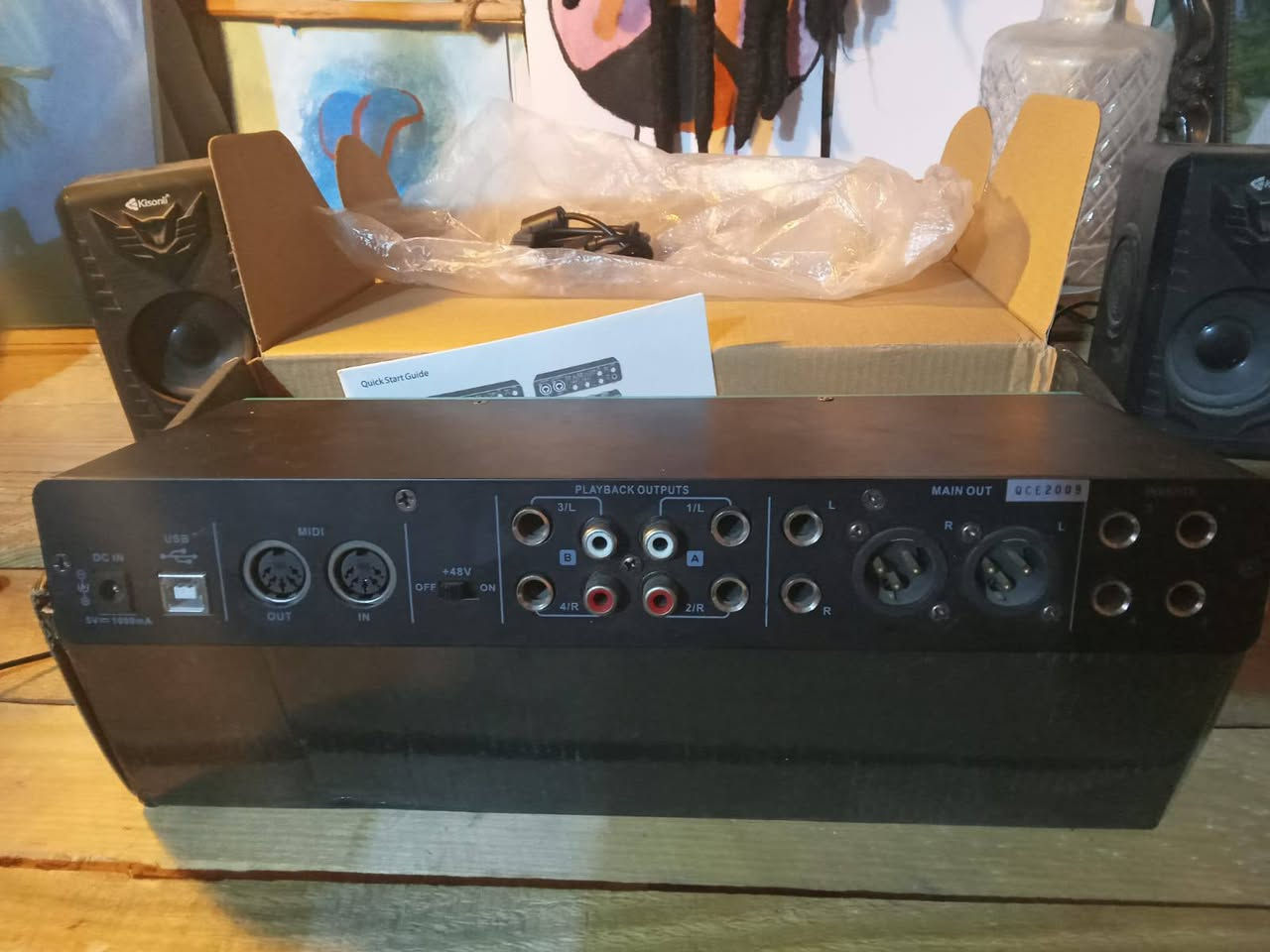 كرت صوت احترافي للتسجيل – 192kHz
كرت صوت Audio Interface احترافي مناسب لتسجيل الغناء والآلات الموسيقية في الاستوديو المنزلي.
المميزات:
جودة تسجيل عالية 192kHz / 24bit
4 مداخل ميكروفون / آلة
يدعم 48V Phantom Power للمايكروفونات الاحترافية
مخرج Headphones للمراقبة
MIDI In / Out لربط الكيبورد
تحكم مستقل في مستوى الصوت لكل قناة
يعمل مع جميع برامج التسجيل مثل FL Studio و Logic و Ableton
الحالة: جديد 
السعر: 165 الف


**إذا كنت صاحب هذا الإعلان وتريد حذفه لأي سبب، رجاءا أرسل رسالة إلى الدعم الفني**