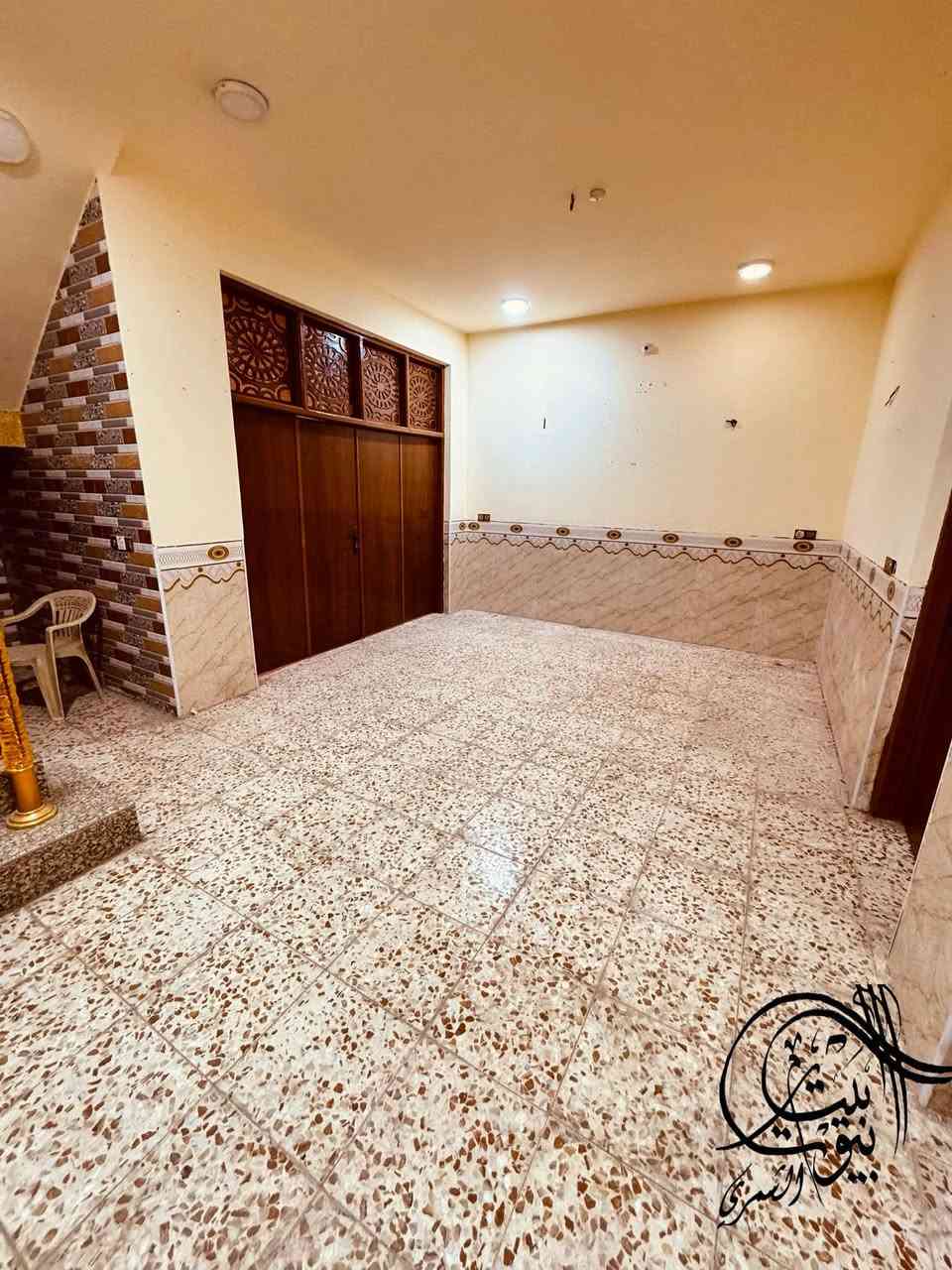 🏡🏡للبيع بيت بناء جديد طابو زراعي
📍 الموقع: نادر الثانية – قرب مدرسة عز العرب
📐 المساحة: 200 متر – طابقين

✨ التفاصيل:
گراج سيارة + حديقة
استقبال + مطبخ + هول كليدور
4 غرف نوم
3 مجمعات صحية

🔹 المنطقة مخدومة ب (ماء، كهرباء، مجاري)
🚧 شارع 9 متر
📄 نوع السند: زراعي

📞 للاستفسار عن السعر والتفاصيل:
علي عذاب – ***********
أو زيارة مكتب الشمري
📍 نادر الثانية – الشارع الخدمي مقابل سكلة صدام
