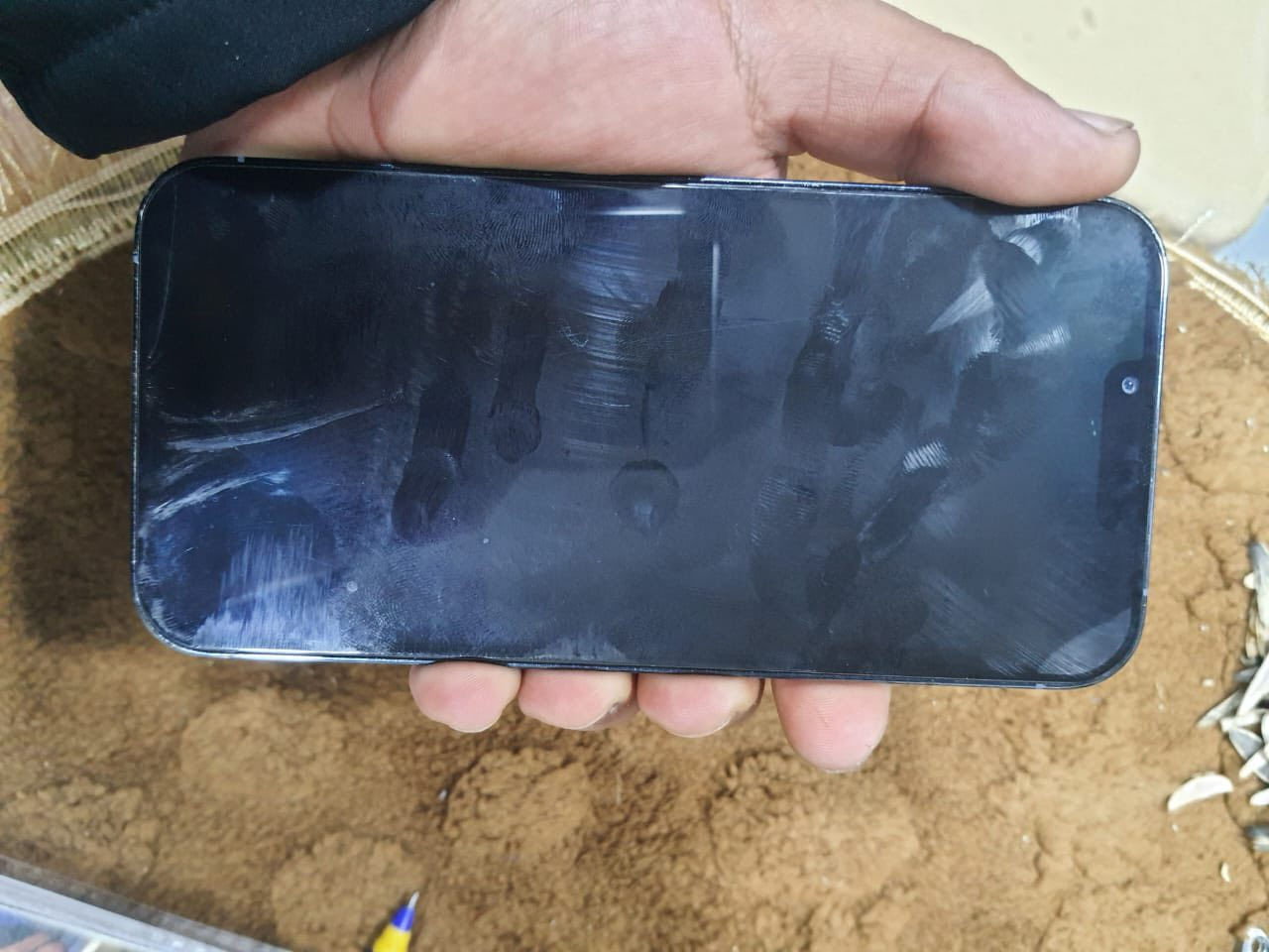 13 برو ماكس للبيع او مراوس ب11 برو ماكس مبدل شاشه اصليه قطعه معرفه فيس ايدي شغال بطاريه 87 سعره 400 لتواصل *********** غير متواجد واتس او فيس فقط رقم مكان الجهاز تقاطع القدس
