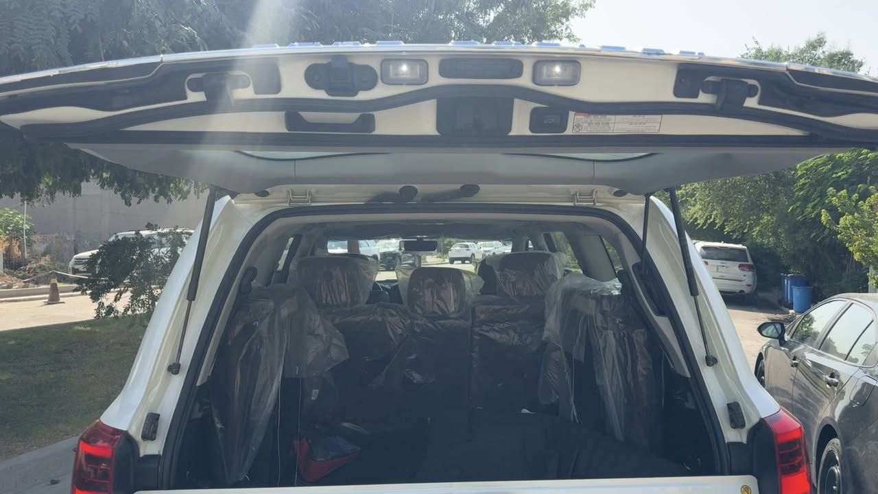 مرحبا اخوان لاندكروز موديل ٢٠٢١ رقم بغداد ماشية 95 الف قابل للزيادة رقم بغداد الدولي هزة جديدة كفاله عامة عدى طلقة بل بنيد مانافذه مسويه وممبينه سيارة ب اسمي رجئا اقرة المنشور وشوف السونر واتصل للستفسار عن السعر المراسلة على رقم الهاتف *********** واتسب موجود
