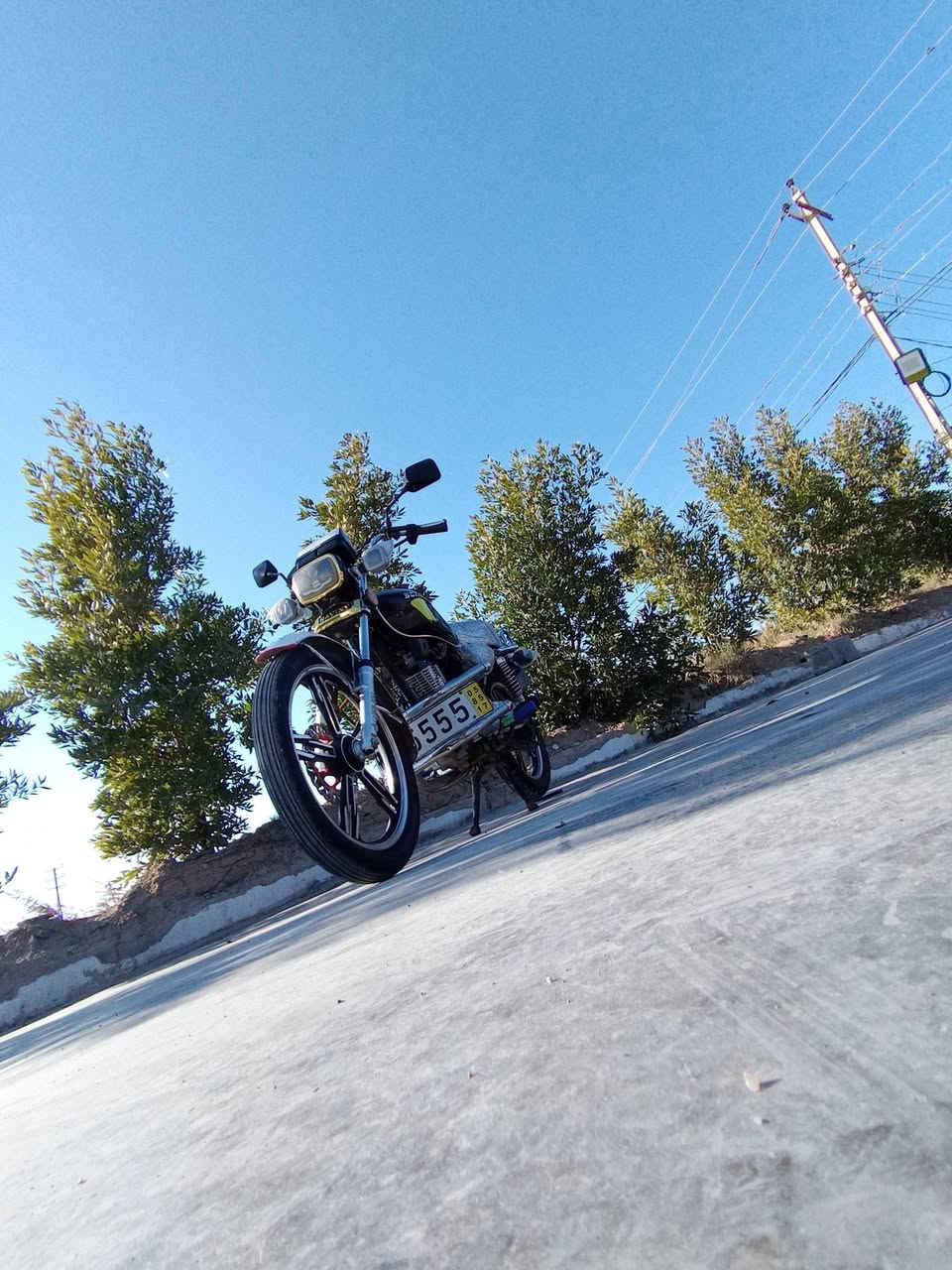 سلام عليكم دراجه سيفان موديل ٢٣ أورق كامل كهربائيات سلف هندر اشاير لايت عالي ناصي نشرات كامله مكينه خير من الله مكينه شلعه تايرات جدد دبلات خلفيه او امامي جدد نقص قبق صينيه جوه اوباتري تعبان ملاخضه الصالنصه مووياها مالتها موجوده
مكان ديالى شهربان جسر مهروت شراي يتصل *********** الموشراي لايعلق.(سعر550بيها مجال)بصمه تشغل عن بعد
