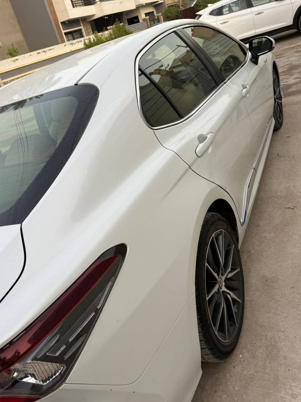 السلام عليكم اخوان للبيع كامري عبداللطيف جميل مديل 2024 هايبرد
فول اعلى فئه بل كامري Gle السياره جديده وماشيه 42 مكفوله من الضربه والصبغ عدى بوارد قليله السونار موضح بل صوره رقم بغداد بأسمي مكاني بغداد حي البنوك 
السعر 220 مع المجال 
***********
