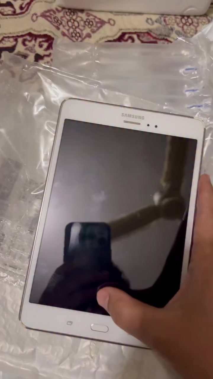 ٣ قطع. تاب اي سامسونغ 
نضافه مصورها ثنين شوي مو حيل قويات وواحد نضيف 
٨٠ الف لل٣ قطع 
اعتماد رصيد


**إذا كنت صاحب هذا الإعلان وتريد حذفه لأي سبب، رجاءا أرسل رسالة إلى الدعم الفني**