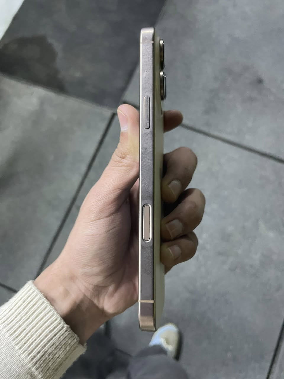 السلام عليكم 
ايفون 16برو ماكس ❤️
ذاكرة 256🔥
بطارية 89🔋
دورات شحن 509🔌
جهاز نضيف ومكفول 🔥
نضافة 100💯
سعر1300وبي  مجال للشراي 💵
مكاني بغداد حي اور 📍
***********📱
خاص مفتوح 🔓
