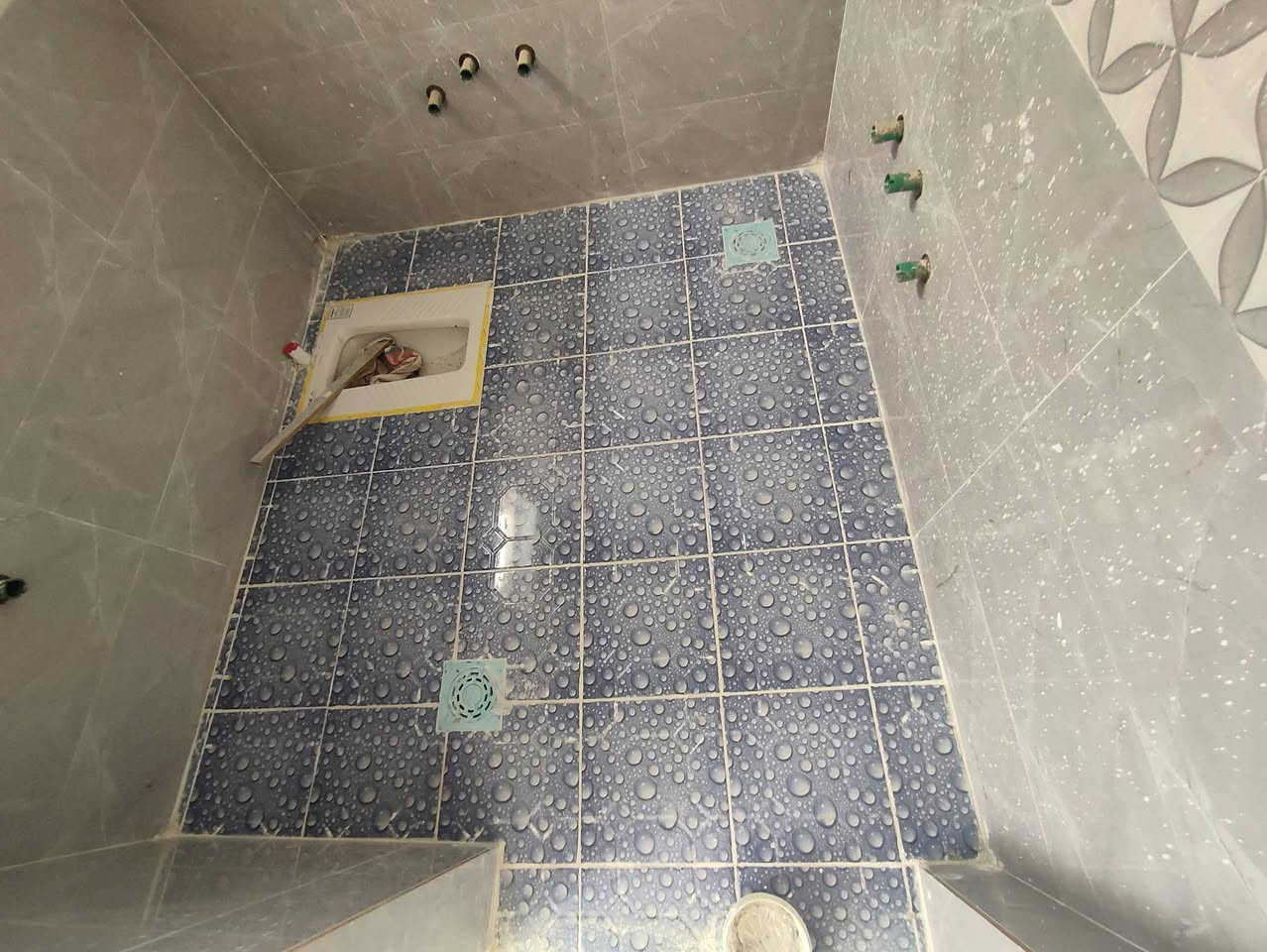 خلفه سيراميك متفرغ للعمل
نعمل سيراميك مرمر كرانيت 
بايات درج حجر قرض بورسلين 
استفسار اكثر اتصل 
 ***********واتساب***********
‏‪مستعدون لكافه أعمال الترميم
