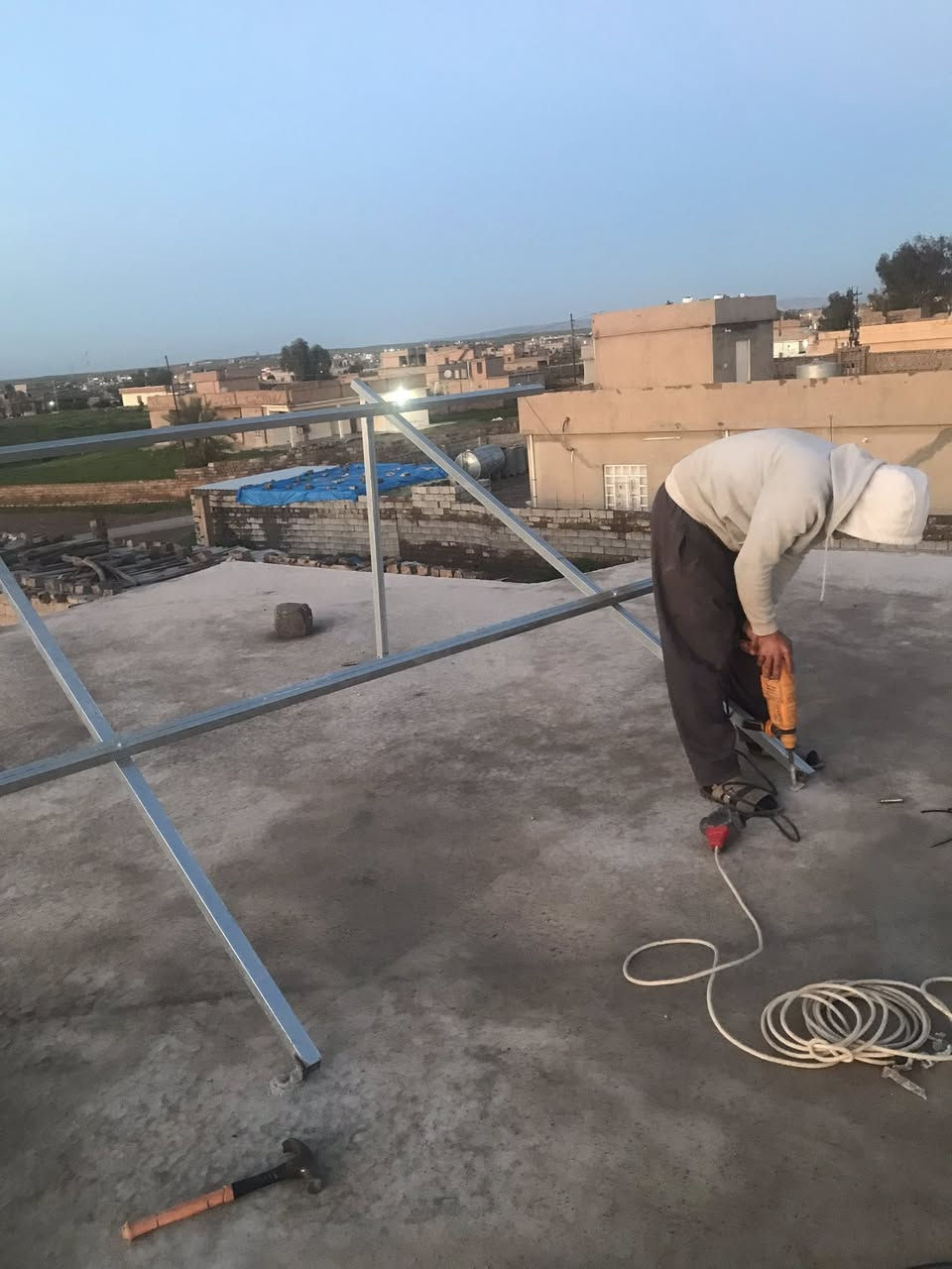 تم بفضل الله تركيب منظومة طاقة شمسية 
للأخ محمد في ناحية القيارة قرية العوسجه 
بواقع 6 امبير نهاري وا 5 امبير ليلي 
تضمنت ملحقات هذه المنظومة 
باتري ليثيوم گريت ضمان 5 سنوات 
اللواح جينكو 620 واط ضمان 15 سنه 
انفيرتر ضمان 1 سنه وصيانة لمدة سنه مجانآ 
أفضل الاسعار واعلى جودة للاستفسار والطلب العنوان 
ناحية القيارة مقابيل صيانة الكهرباء مجاور معرض خال اجبور 
البيع نقد وتقسيط بدون مقدمه على 18 شهر 
للتواصل والاستفسار 
*********** مهند الشاحوذ 
*********** وسام العيد 
مكتب طاقة المستقبل
