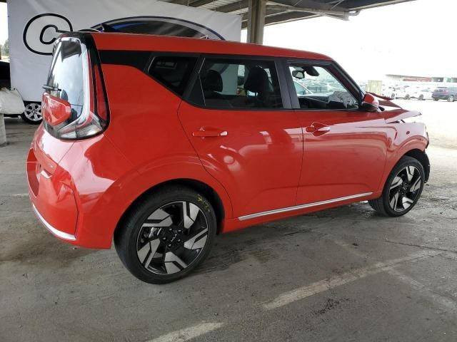 كيا سول 2023 جيتي لاين فول 1/1 رقم اربيل الدولي الجديد وفحص وهزه وسنويه كله جديده
الحادث والسونار موجود بالصور البنيد مبدل مصبوغ 
بي دي ار بحافة بالجاملغ 
تبديل دعاميه امامية نفس اللون
وبيه كلير من امريكا ربع الباب الخلفي 
المواصفات..    
لون احمر مميز
محرك ٢٠٠٠ دوش المرغوب
 فتحه سقف
.بصمة تشغيل
بصمة أبواب وجنطه
تشغيل عن بعد 
بصمات عدد ٢
لايت زنون عدسات
رادارات امامي جانبي خلفي
تحديد مسار 
سياقه ذاتيه
.شاشه جبيره. كلش
لد امامي + بلوجكتر لد بالدعاميه 
بكلايت لد خلفي.
دشبول دجتل
ويل كب 18 مميز 
اناره داخليه. متغيره الالوان
دمام خلفي.
اشاير مري.
كشن سائق كهرباء
كشنات تدفئة
كراسي نصف جلد + كنتاره + تطريز احمر + حفر كتابة سول 
ستيرن حرف D + اخياط احمر
دمام خلفي سستم صوت harman/kardon

… وبعد مواصفات الفول معروفة  
ماشيه 22 الف رقم اربيل
السعر 150 بيها مجال 
التواصل خاص اوالهاتف او واتساب على الرقم
☎️   *********** 
مكان السيارة كربلاء
