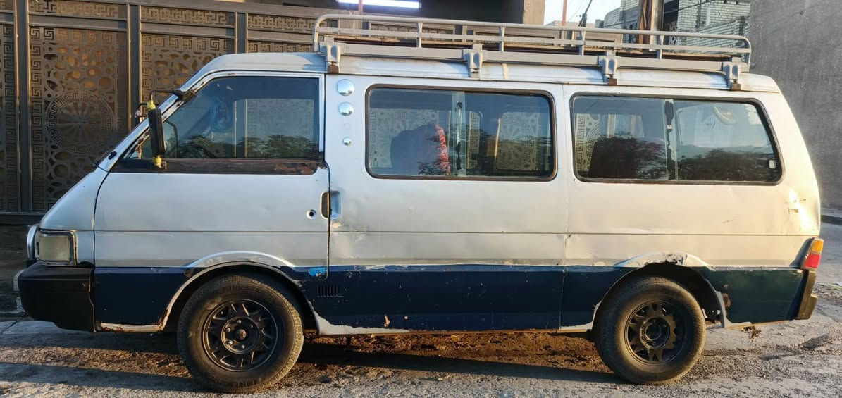 سياره بسته للبيع موديل94 السياره خيره من الله محرك مجفت جديد سياره نظيفه السياره سعرها38 بيها مجال ***********
