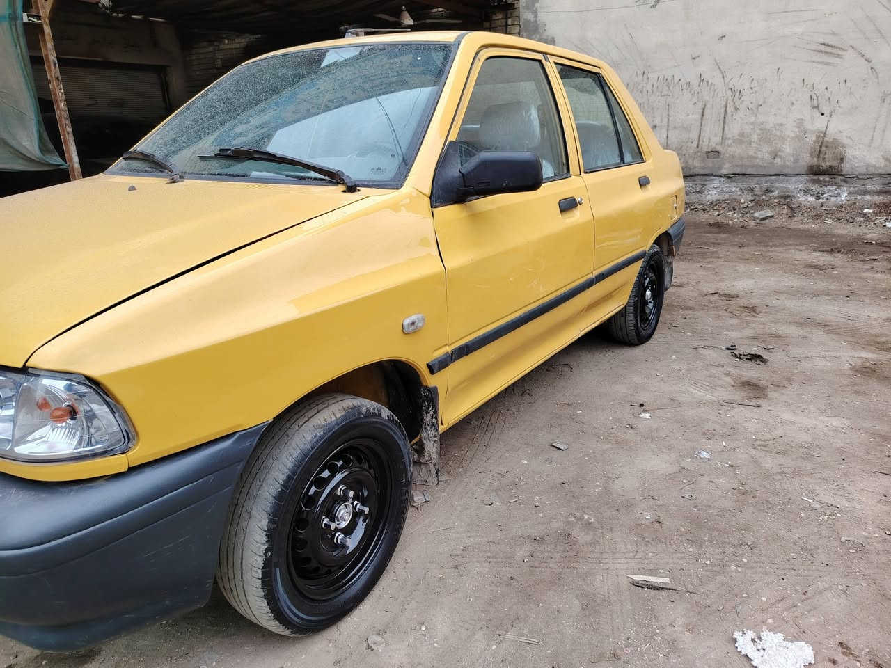 سلام عليكم عندي سايبه مديل ١٥ بغداد نضيفه وجاهزه تحويل ثاني يوم مصفره لا غرامه ولا هيئه مبدل بيه جاملغ وبنيد سعر ٣٥ ورقه وبيه مجال بغداد بلديات ***********
