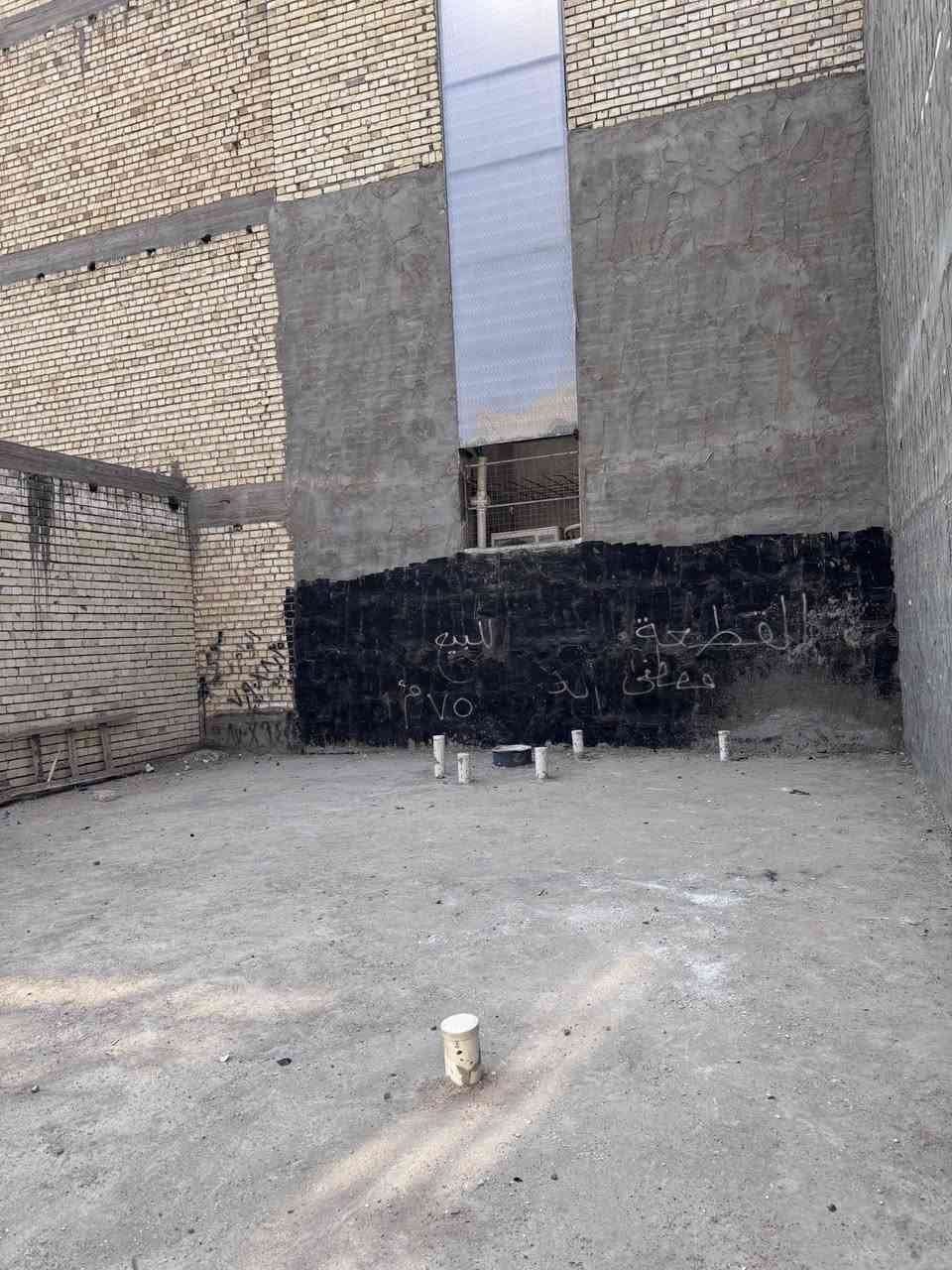 قطعة ارض للبيع في الخطيب الزراعي شارع خولة
المساحة 75 
فرع حلاقة عمار  
القطعة بيها رفت 
للاستفسار ***********
