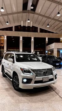 لكزس LX 570 S • لكزس 2015 • سيارة دفع رباعي • LX 570 S • محرك V8 • مقا...