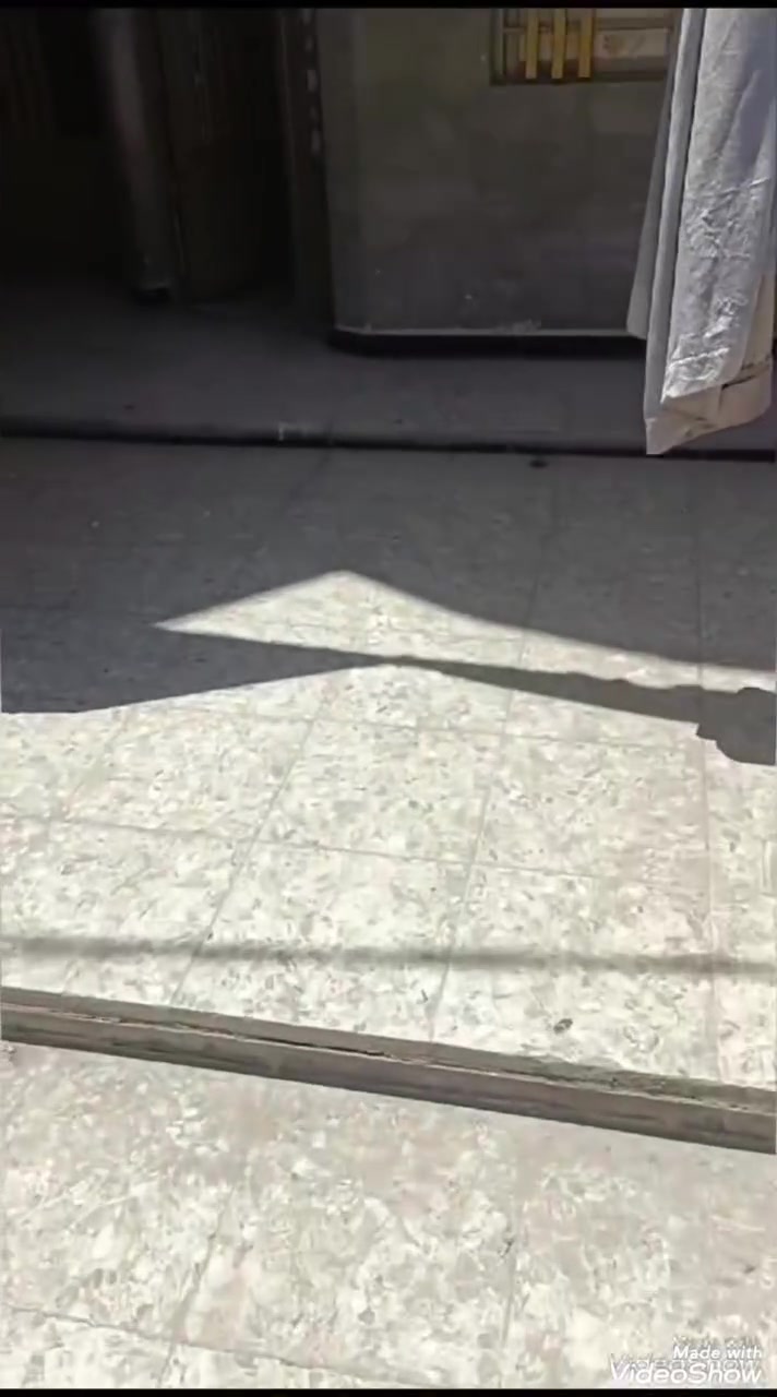 السلام عليكم اخواني اخواتي الأعزاء..
دار 🏠للايجار مساحة 100م طابق ارضي معزول تماماً نظيف جدا..
يحتوي على صحيات خارجية واستقبال معزول وصالة بنفس الوقت مطبخ حار وبارد وصحيات داخلية وغرفة نوم وحدة..
العنوان..البلديات ضياء الحلفي شارع جامع سيد صلاح المكصوصي قرب مدرسة🏫 الشهب الأهلية..
للاستفسار الاتصال 📞 متوفر واتساب 🌐وماسنجر 🌐 وخاص وبخدمتكم..***********
