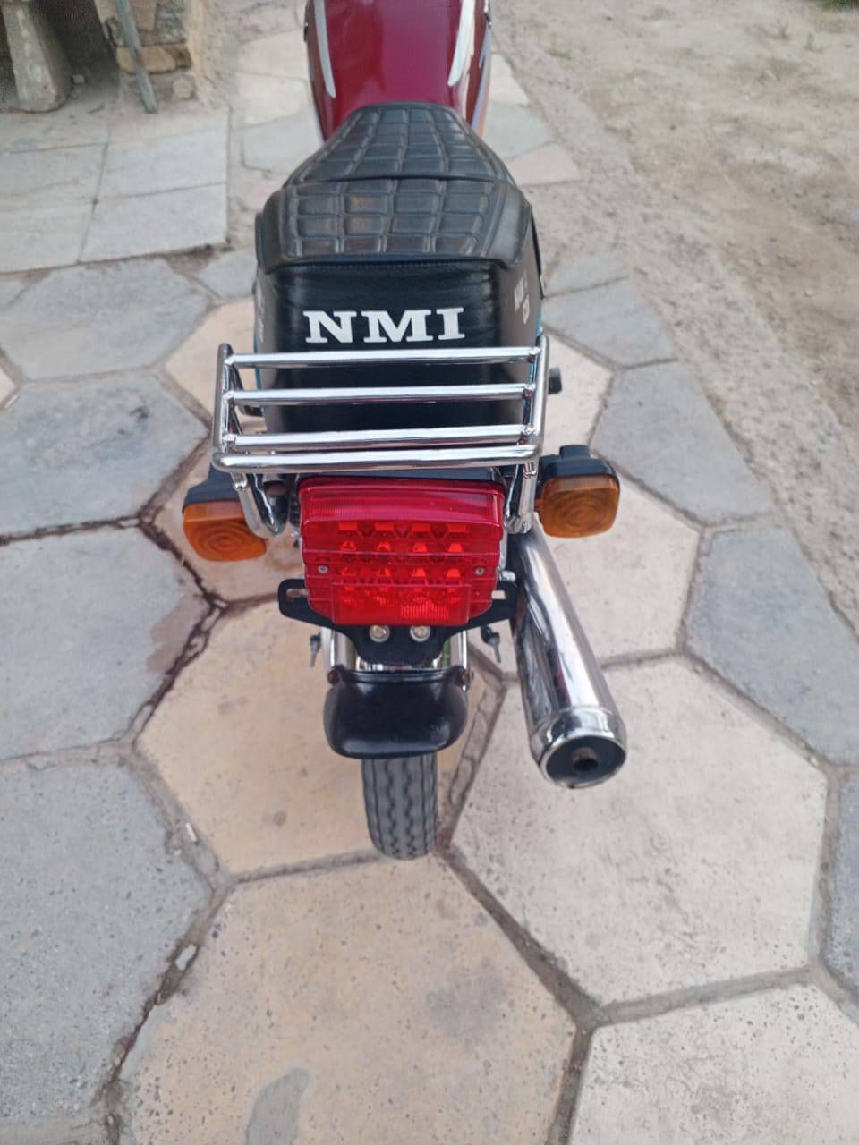 دراجه للبيع مديل 23 طالعه بـ24 

أوراق كاملـه 

دراجه كارتون كفاله عامه 

مكان سوق الشيوخ 

السعر 1.400 

***********
