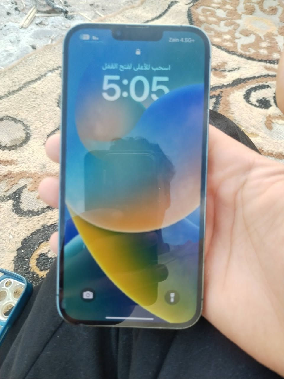 سلام عليكم جهاز ايفون 13مراوس او بي الجهاز نضيف بطاريته 83كفاله عامه لا مفتوح ولا داخل صيانه ابد  الشراي يتصل ***********
