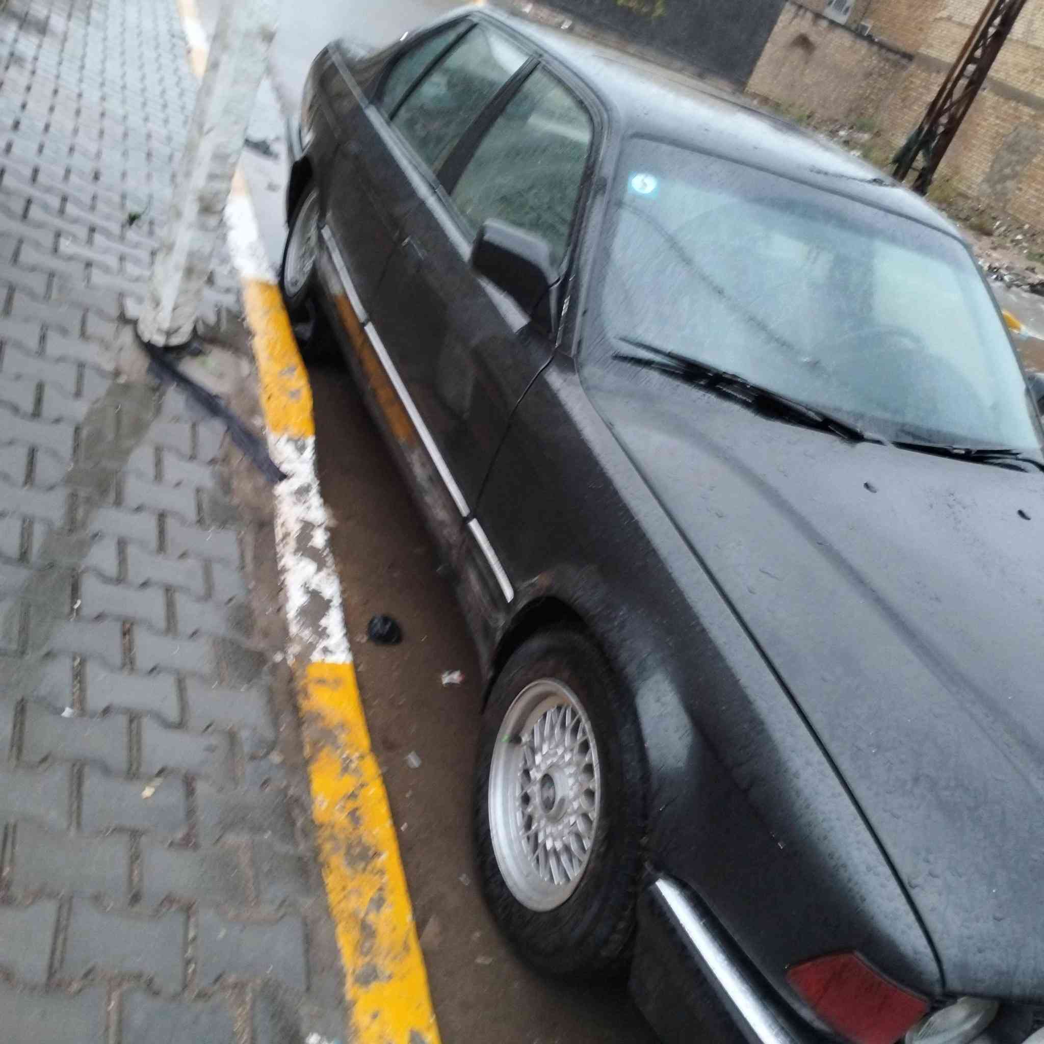 سلام عليكم بيم ام 735 
كير ومكينه خير من الله السياره نظيفه وجاهزه السعر. موديل 91 60وبيه مجال تحصل مراوس الهاتف ***********
