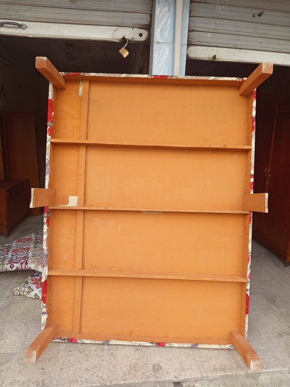 تخت نفرين شرط شرط النظافه شغل ثقيل حيل سعرها ١٥٠ الف
***********
