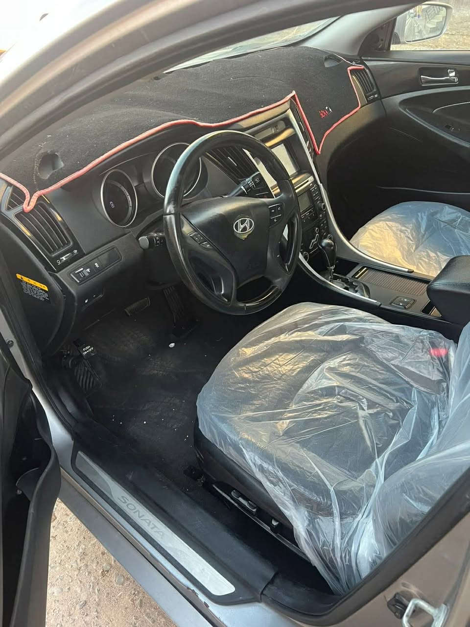 السلام عليكم سوناتا ادوات ادوات
بانزين بانزين ..  2000دوش
مديل 14 فول مواصفات ماعده الفتحه بصمه.. كشنات كهرباء.. تدفئه تبريد فول  مري شفط تحكم ستيرن تخم تاير جديد حداديه مكينه كير كفاله 50 وبيه مجال قليل مكاني بصره
***********
