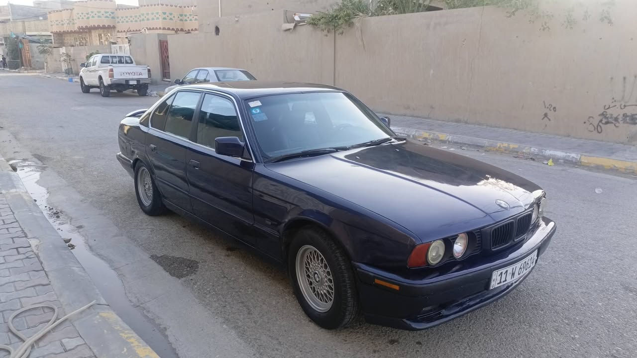 بي م دبليو 535 محدثة 525 موديل 1991 رقم بغداد محرك 6 مسكر تبريد قطعتين 
مكفولة من الضربه سنوية جديدة بأسمي السعر 55 بيها مجال 
مكاني واسط ناحية شيخ سعد للاستفسار  ***********
