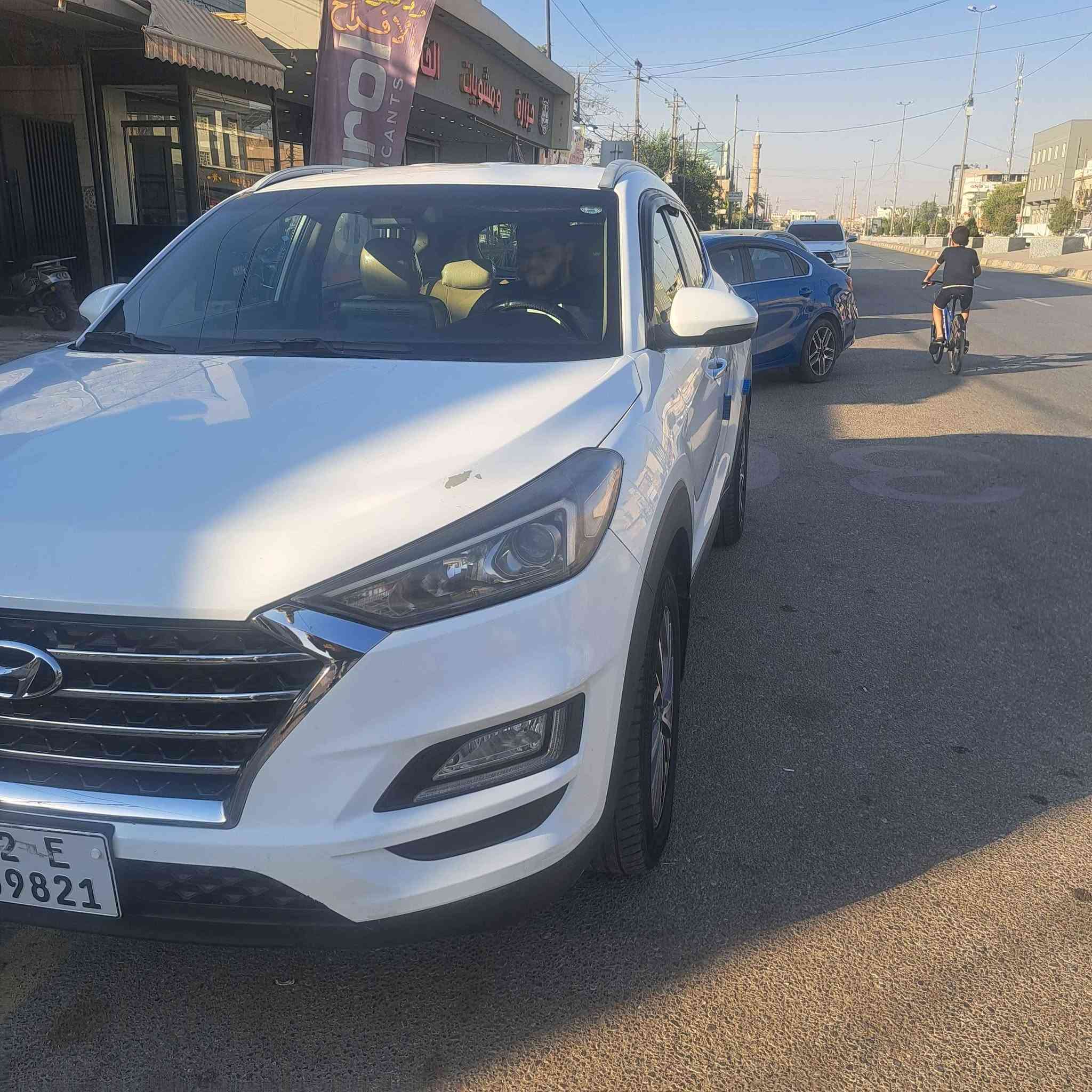 توكسن  2019  
 فول  من عدا سلايت  
بيها ملاحاظات بسيطه جدا . 
السعر . 205 وبيها مجال بسيط 
مكان السياره موصل حي الزهور
 للاتصال فقط على الرقم 
***********
*********** موصل, نينوى
