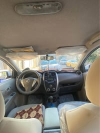 سيارة سني موديل 2019 ماشية    سيارة نظيفة فقط بيه بارد جاملغ جهة سايق ...