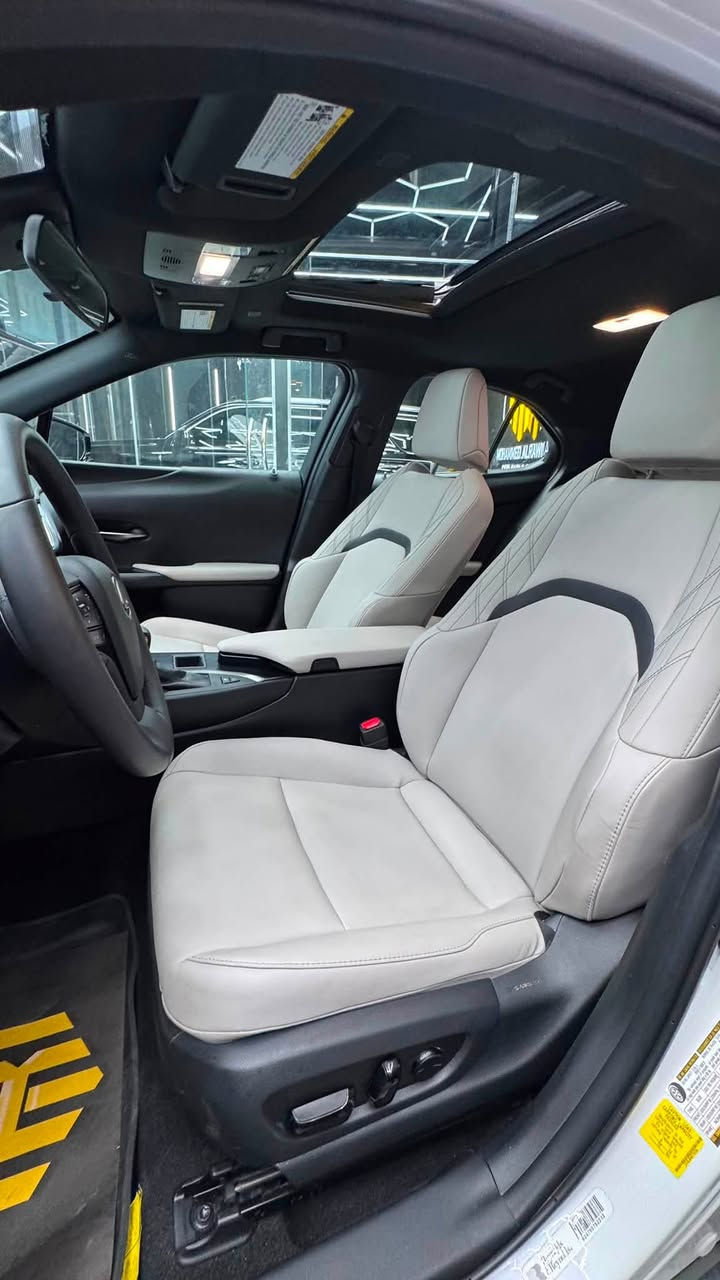 للبيع سيارة Lexus UX Hybrid موديل 2024، تجمع بين الفخامة اليابانية وقوة واقتصاد محرك الهايبرد.
تفاصيل السيارة:
 الموديل: 2024
 المسافة المقطوعة: 6,000 ميل فقط (شبه جديـدة)
 نوع المحرك: هايبرد (اقتصادية جداً في استهلاك الوقود)
 الأيرباغات: سليمة بالكامل (بدون إيرباج)
 حالة الضرر: حادث خلفي بسيط (مصلّح وجاهز على الفحص)
📍 مكان السيارة: الأنبار - الفلوجة
💵 السعر: 19,400$ (شدة و 94 ورقة)
📞 للتواصل والاستفسار:
يرجى الاتصال على الرقم: ***********

