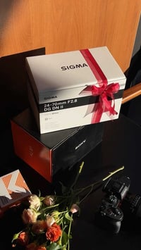 متوفر سوني a73 مع عدسة سيكما مع رونين عدد 2 للبيع  وات  ساب 0772743731...