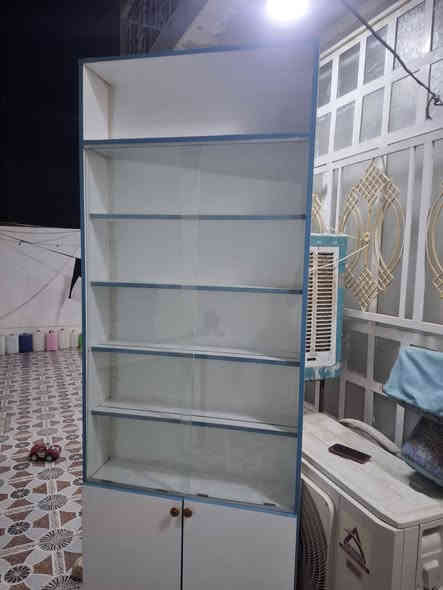 سلام عليكم عندي ميز موبايلات ارتفاع 2متر ونص مستعمل اخو الجديد عنواني كربلاء طويريج ***********اتصل 
واتساب موجود
