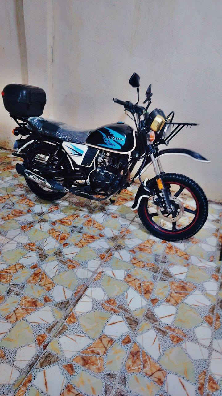 اسلام عليكم شباب دراجه دايوان جبلي البيع موديل 21 محرك ٢٢ الدراجه كامله نكره سلف نكره هندر كهربائيات كله شغاله سلف الدراجه نضيفه خير من الله أوراق سكنر السعر اب 1250ابمليون و ميتين وبيه مجال الستفسار ***********
