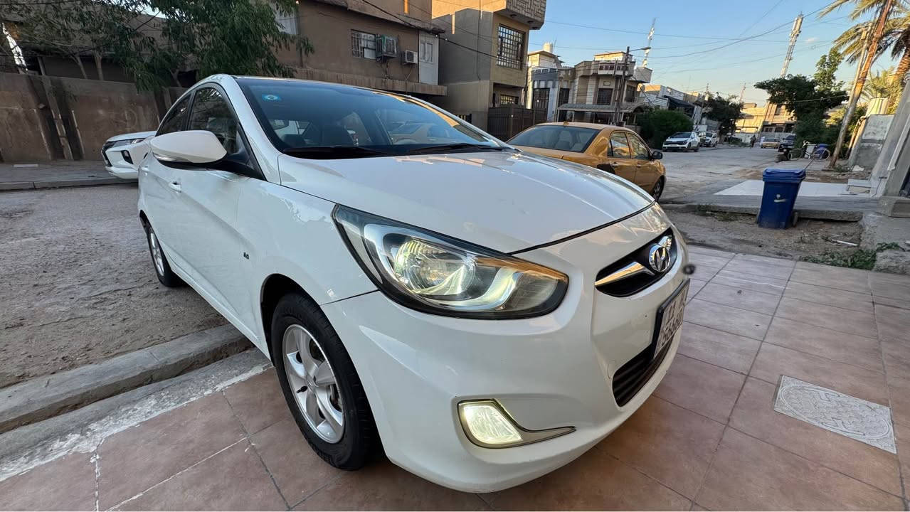هونداي اكسنت 2011 خليجي 

ماشية 143.000 km
محرك 1600cc دوش
كير At

منضومة غاز 

منضومة زنون 

سستم صوت 

شاشة كار بلي + كامرا دوارة

سلايد طكتين

داخل لونين

اشاير بلمري

تحكم ستيرن جهتين 

5 تجاوي منفصلة

5ويل كب 

بيها صبغ قطعتين + دوسات + بارد ع كد شبر بلجاملغ الامامي

مكاني بغداد الدورة 

للاتصال *********** Colombo, Sri Lanka
