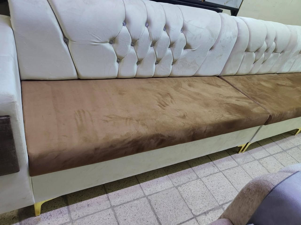 معرض زياد الأثاث المنزلي
تخفيضات بمناسبه  عيد الفطر المبارك ✨🌙🌙🌙🌙
كل عام وانتم بالف خير 
ديوان قياس 11 مقعد 5 قطع 
السعر فقط 280 الف 
العنوان تكريت شارع الزهور خلف افران الكرخ وقاسم مول معرض زياد الأثاث المنزلي 🫴 
***********
