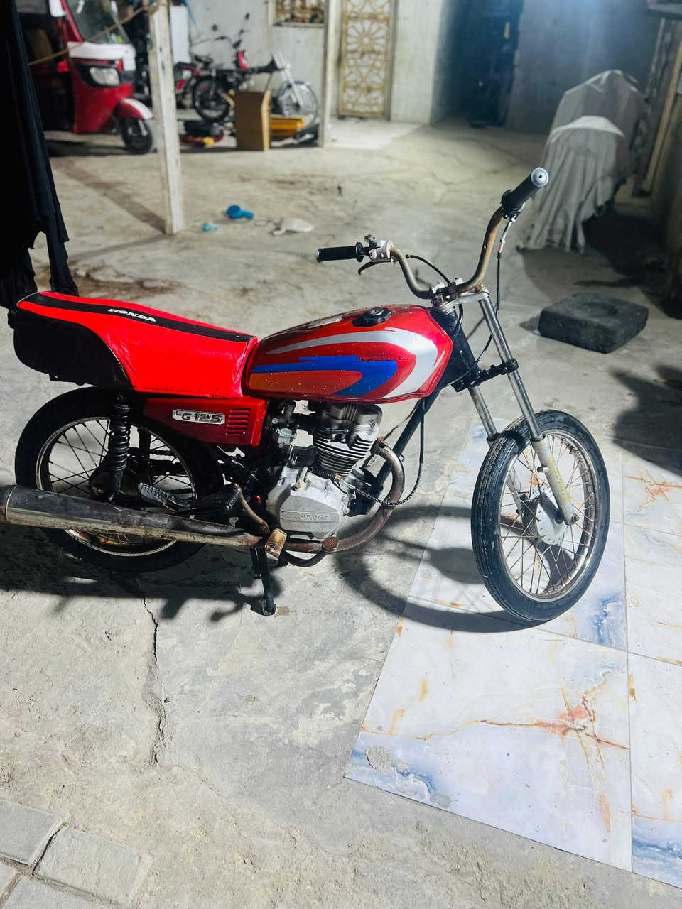 السلام عليكم دراجه حيل نظيفه ايراني محركه مقفول لا خيط لا تنقيص ولا صوت سعر 175 عنوان البصره حي طارق***********
