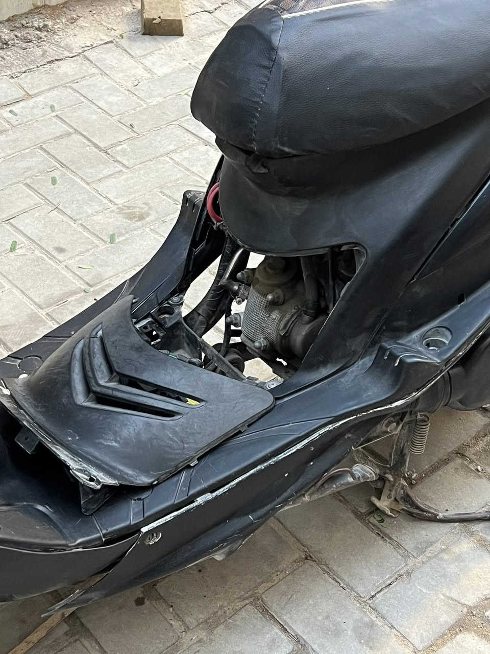 ماكس عدله للبيع مفتوحه مره وحده تجفيت اصلي كلج امامي جديد شلعه ومعدل الدراجه شغاله ومختمه يرادله باتري باتريها ضعيف هندر دكه وحده مكاني الجمهوريه متواجد واتساب ***********
