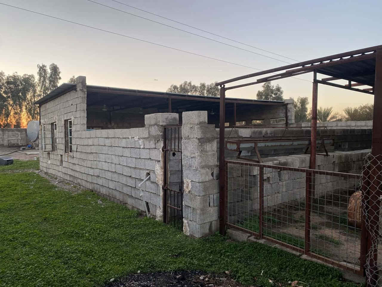 سلام عليكم
بيت ومربط حلال لليجار معه الصرايف مكان طوز خورماتو مقابل مطعم دشتي بهشت على شارع العام مجهز كامل مكمل على مشروع مباشرتآ 
الاستفسار الاتصال ***********
