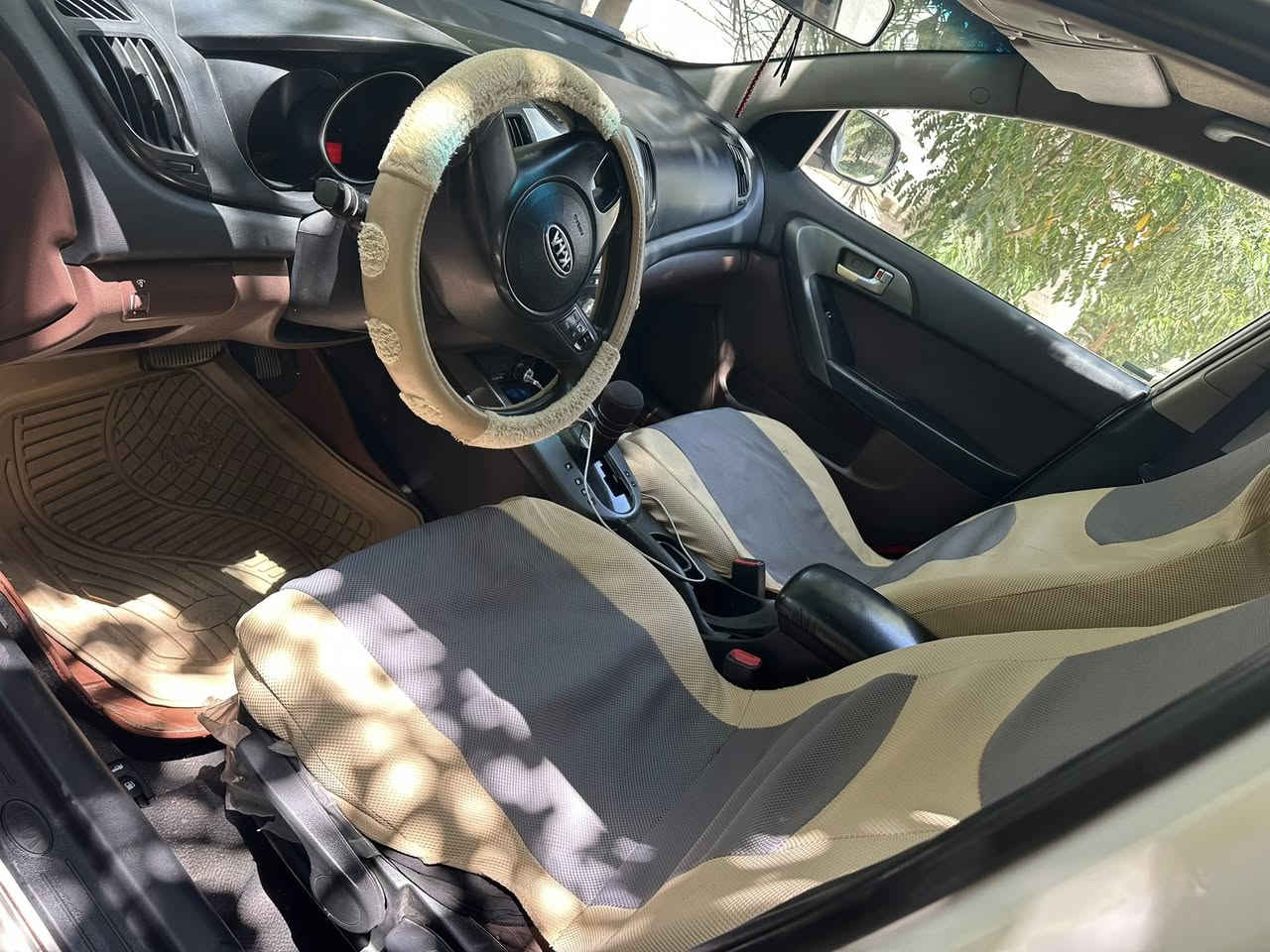 سيراتو ٢٠١٠ السعر ٩٣ ورقه مكان الصويره ***********
