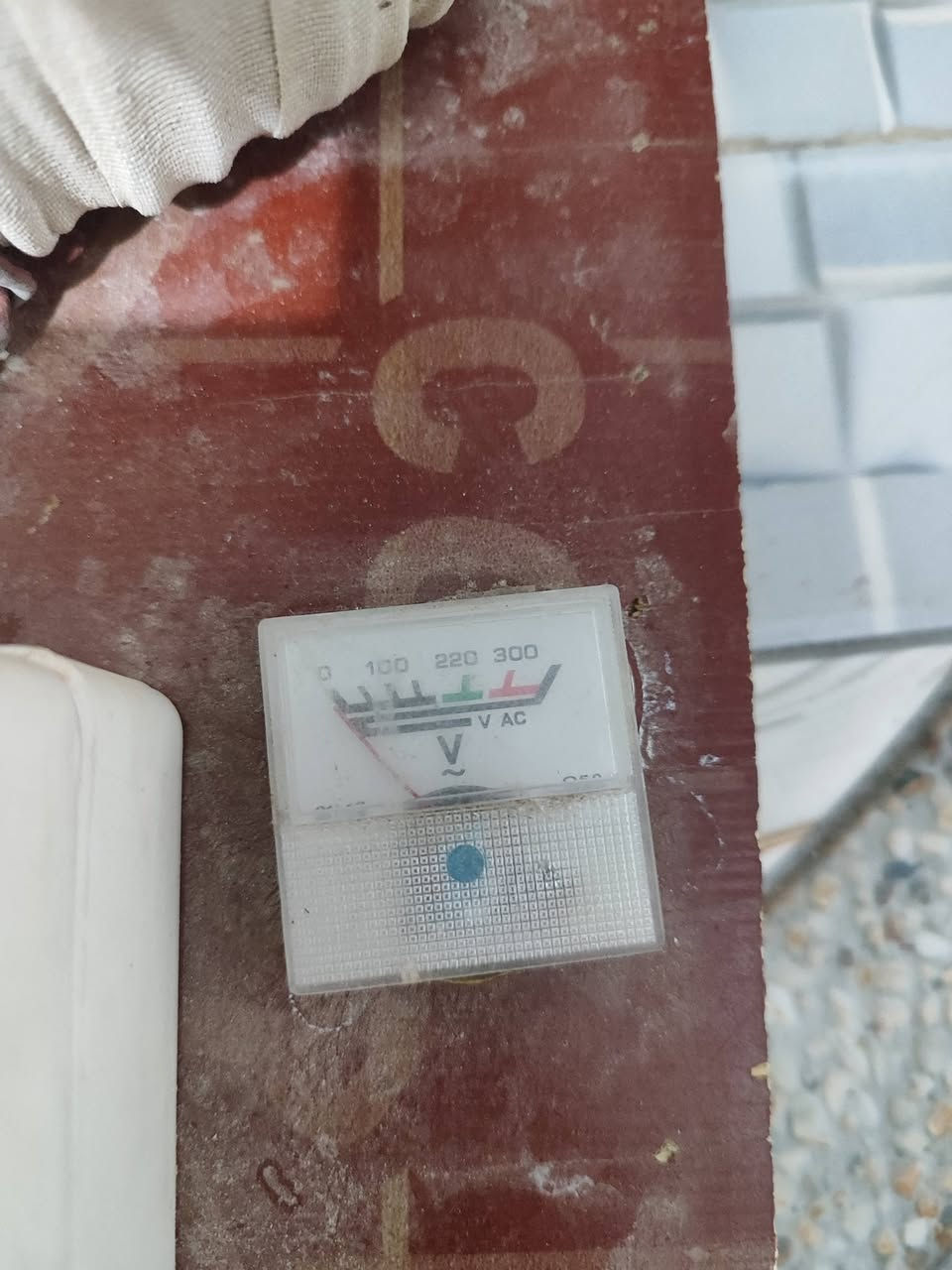 السلام عليكم رافعة سبلت عمودي 3 طن اخت الجديده
نضافه 100٪ ما مستخدمه مكاني البصره الزبير
وسعر 150 وبيها مجال بصيط 
للستفسار اكثر اتصل وانه خادم ***********
