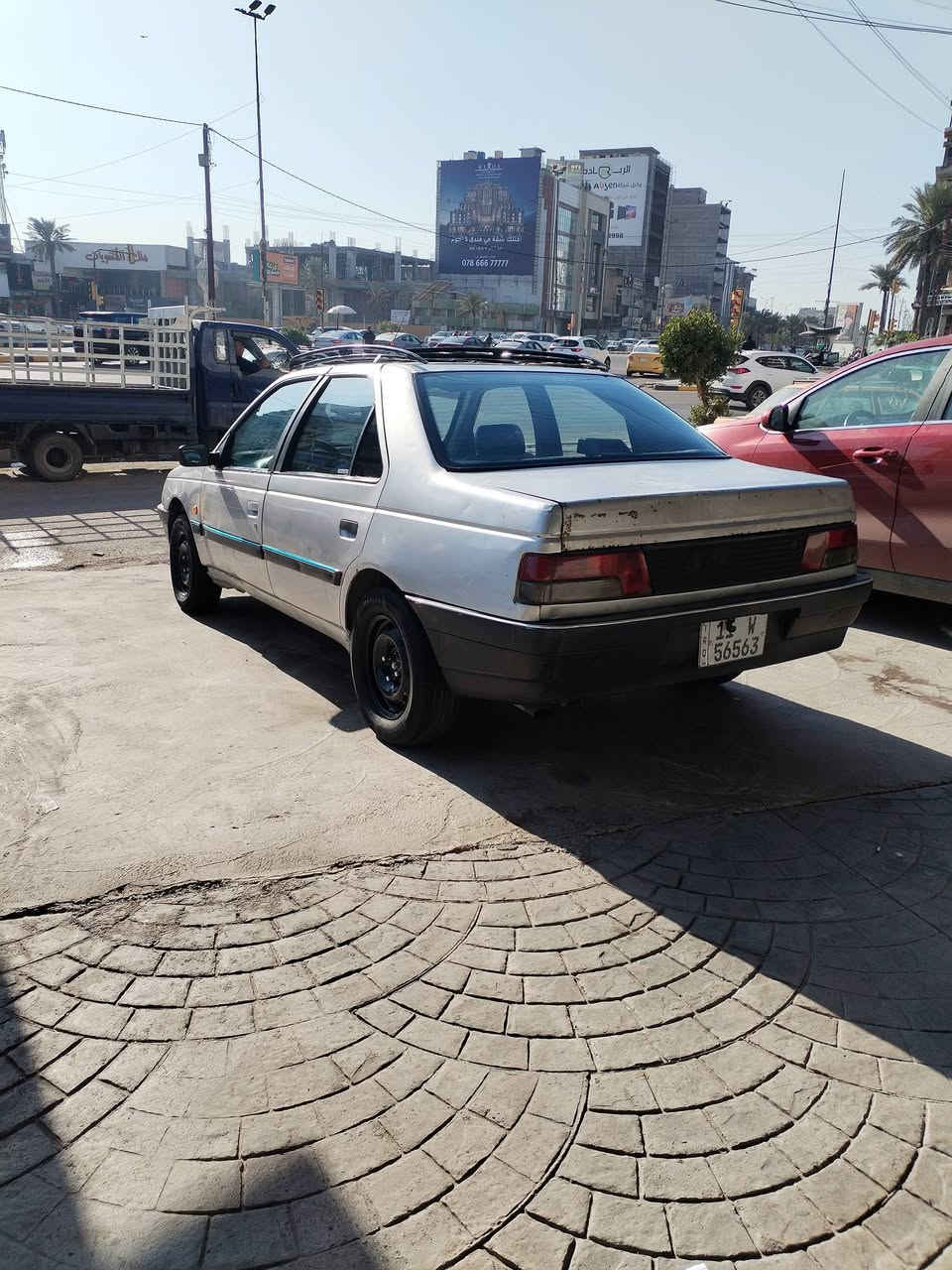 سلام عليكم بيجو روئ للبيع محورها كورلا رقم بغداد بسمي مكينه خابطه كازكيت بيها السعر ٢٥ورقه بيها مجال رقم المبايل *********** مكاني الدوره
