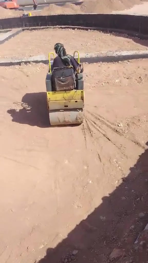 السلام عليكم،،2حادلات للبيع بسبب التفرغ للدراسه،،،مع موقع العمل يوجد مبيت و 3  وجبات طعام مولده وطاقه شمسية،، العمل يستمر اكثر من 6اشهر،،،يتحاسبون كل 10 ايام،،،العمل 7 ايام في الأسبوع ،تاخذهن بشغلهن بعد الفحص والتدقيق من المعلومات المذكوره،،،،***********،،،بي وات ساب
