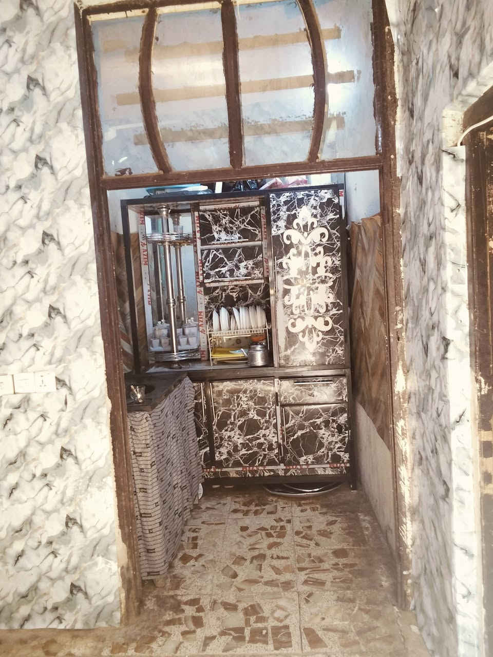 بيت للبيع في النهروان خلف مدرسه الامراء مساحة 100 متر ***********
