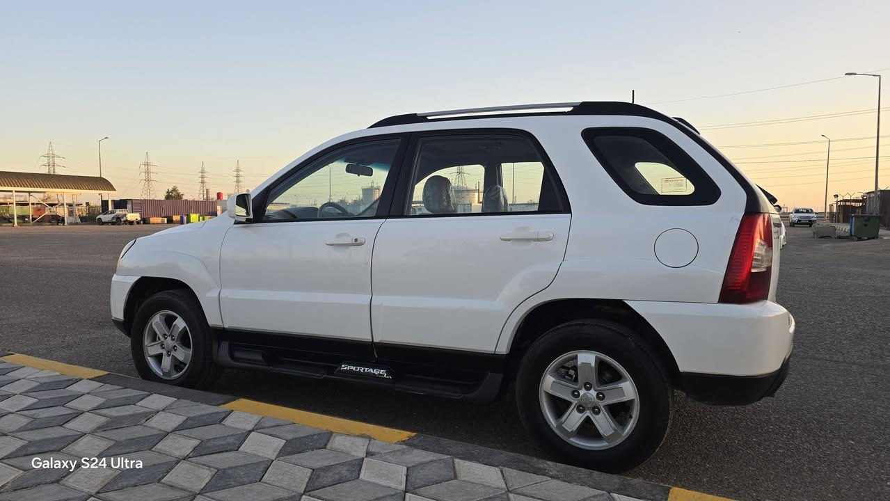 السلام عليكم 
كيا سبورتج موديل 2010 خليجي كفالة مكينة 2000 رقم بصرة وكذلك راعيها مكانه بصرة مكان السيارة البصرة / قضاء المدينه السونار موجود بالصور السعر 135 . 
رقم الموبايل : ***********
