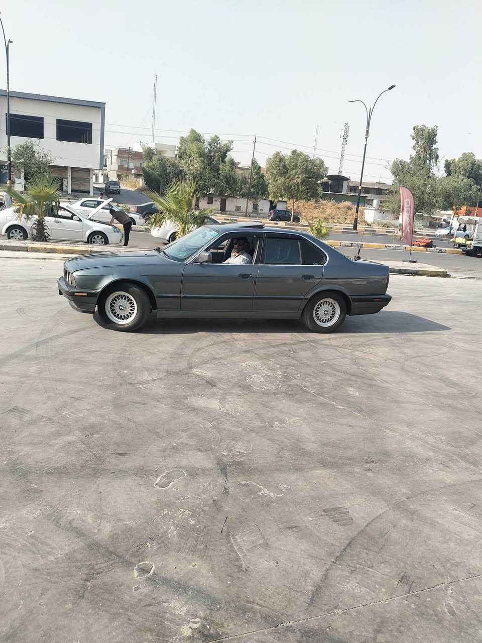 بي ام 525 موديل 91 سياره اصل 25 محرك فل معمر رايمان تبريد ثلج فتح السقف جير توماتيك رقم جديد سياره نظيفه وخير من الله بيع ومراوس حسب القناعه السعر 55 وبيها مجال*********** مكلف بالنشر
