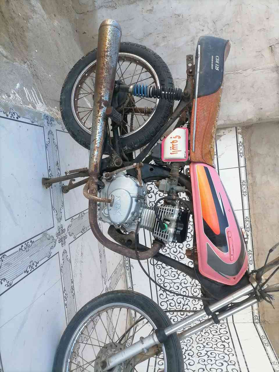 سلام عليكم دراجة البيع مكفوله من كلشي بدون اوراق سعر ٣٥٠وبيه مجال قليل العنوان ميسان الطبر ***********
